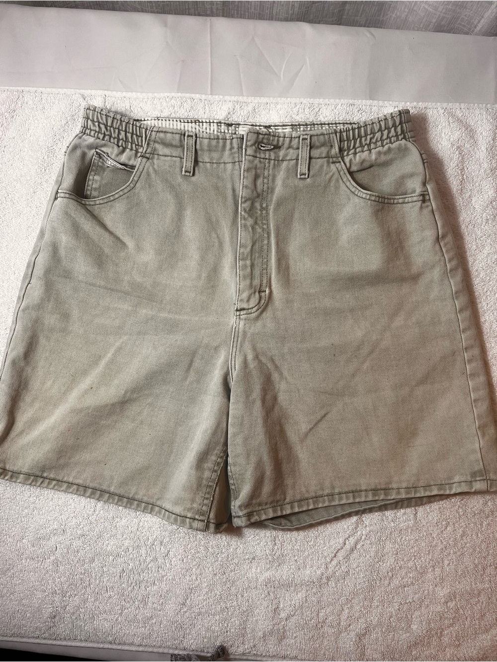 Lee Women's Elastic Waist Casual Shorts - Light Olive